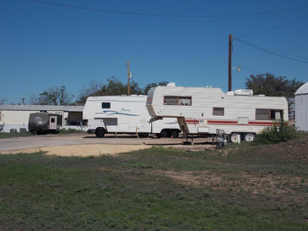 Holiday Host Motel Сонора Екстериор снимка