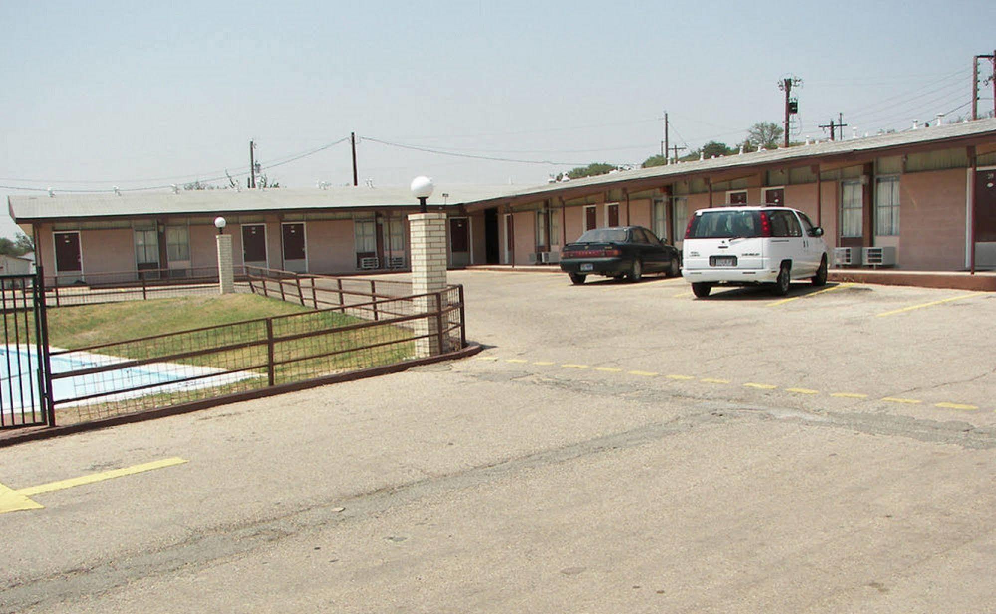 Holiday Host Motel Сонора Екстериор снимка